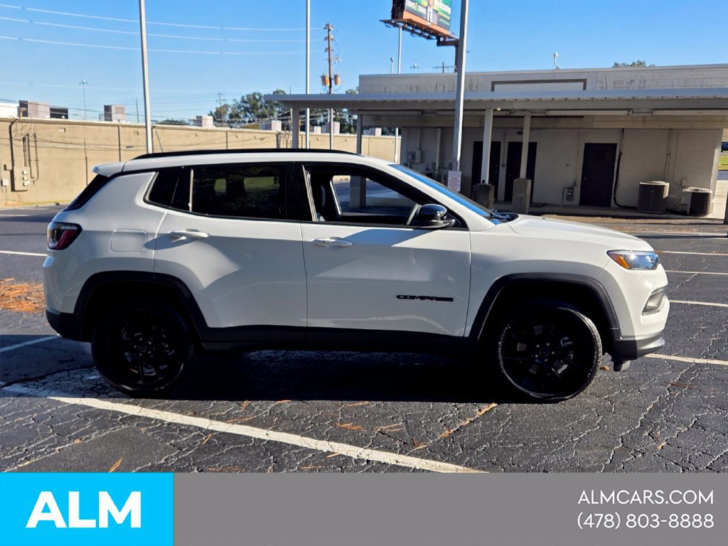 Used 2026 Jeep Compass Latitude AWD/4WD image 14
