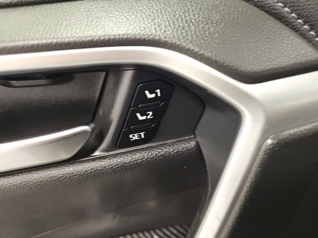 Used 2020 Toyota RAV4 Limited image 13