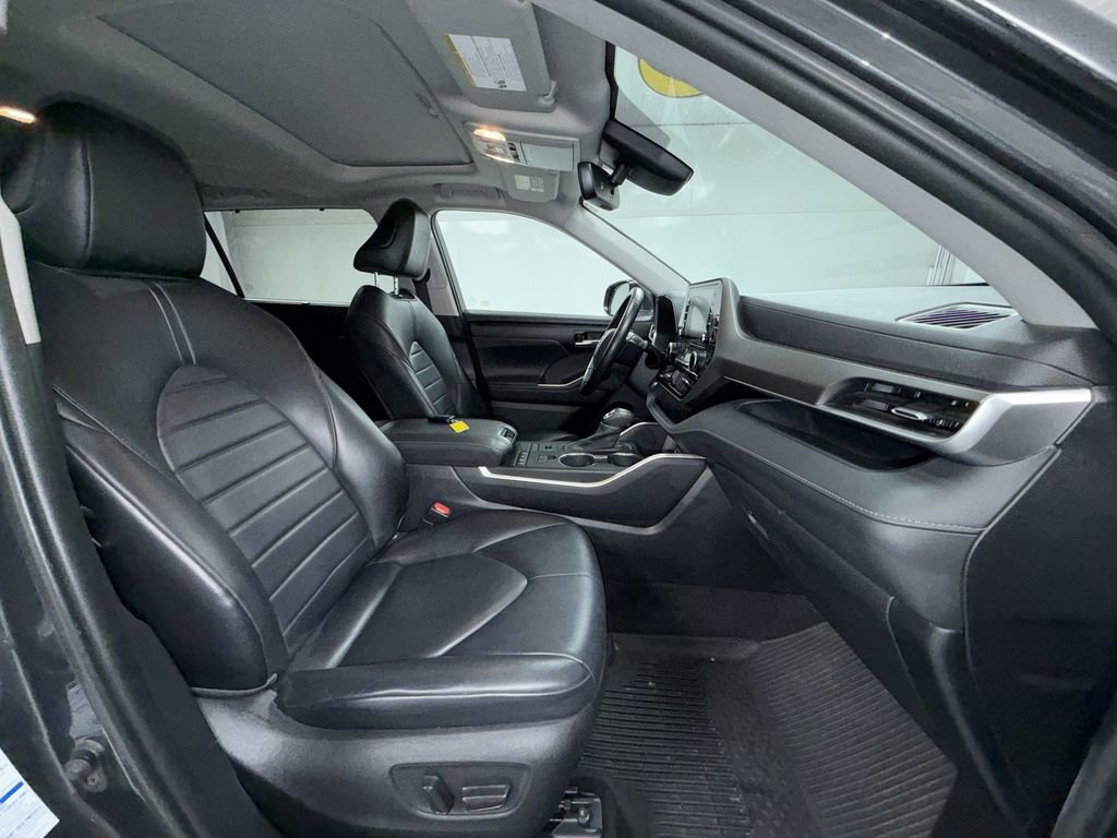 Used 2020 Toyota Highlander XLE image 8
