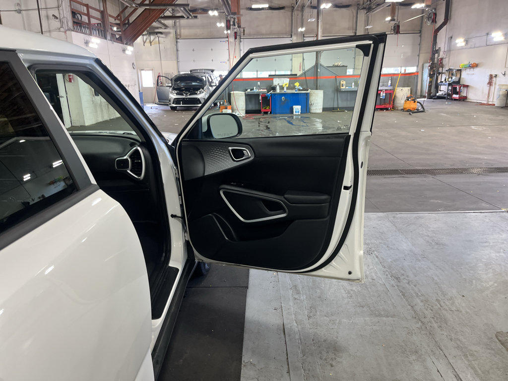 Used 2023 Kia Soul LX FWD image 22