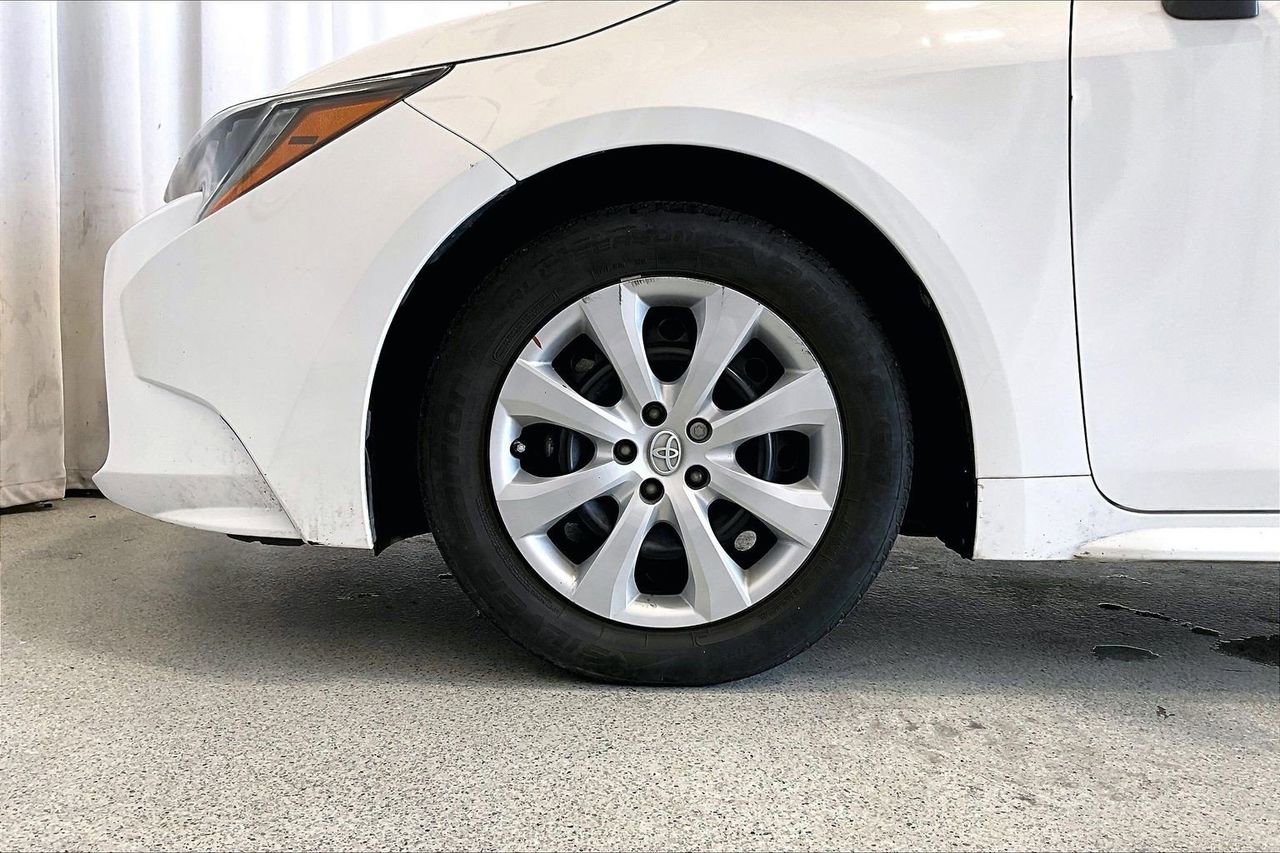 Used 2021 Toyota Corolla LE FWD image 6
