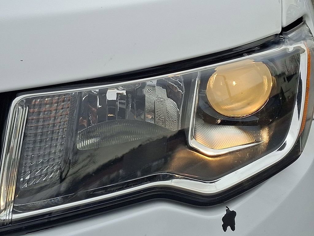 Used 2020 Jeep Grand Cherokee Limited w/ Luxury Group II image 10