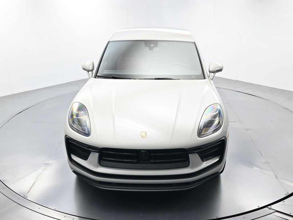 Certified 2025 Porsche Macan AWD/4WD image 42