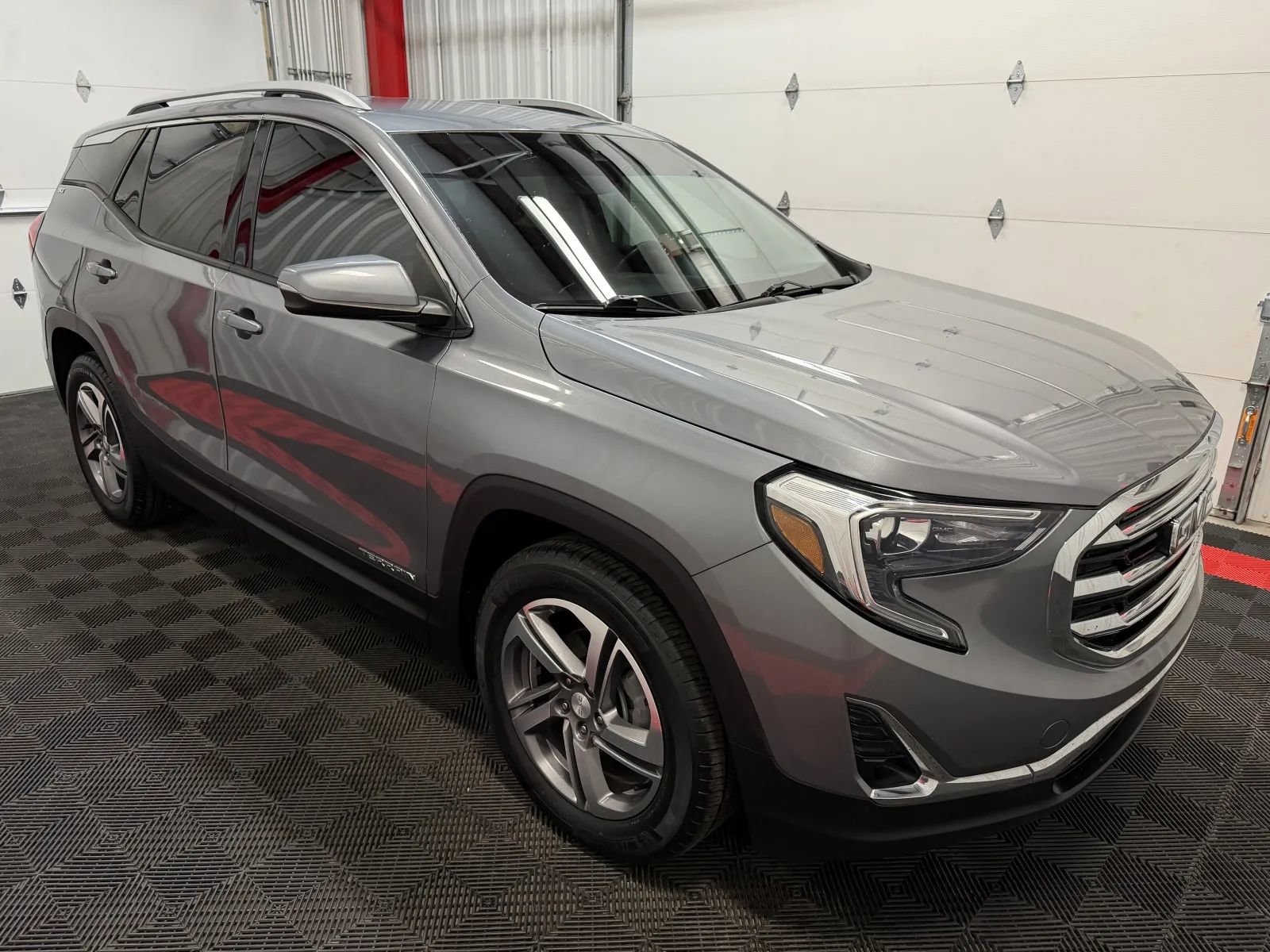 Used 2021 GMC Terrain SLT FWD image 4