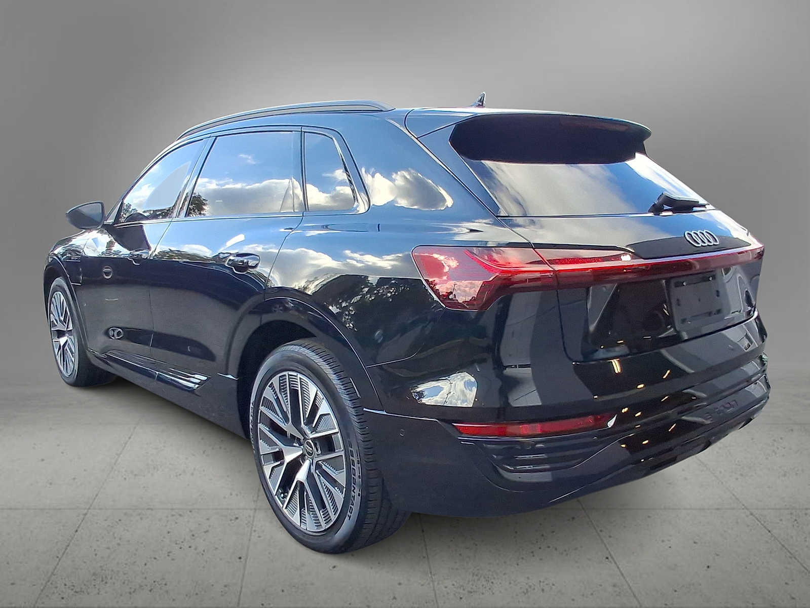 Used 2024 Audi Q8 e-tron Premium Plus w/ Premium Plus Package AWD/4WD image 6