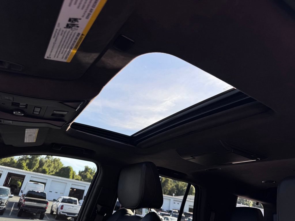 Used 2017 Cadillac Escalade Platinum AWD/4WD image 12