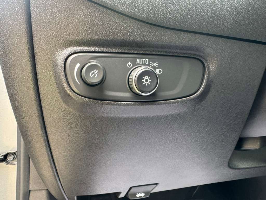 Used 2024 Chevrolet Equinox LS w/ LS Convenience Package image 13