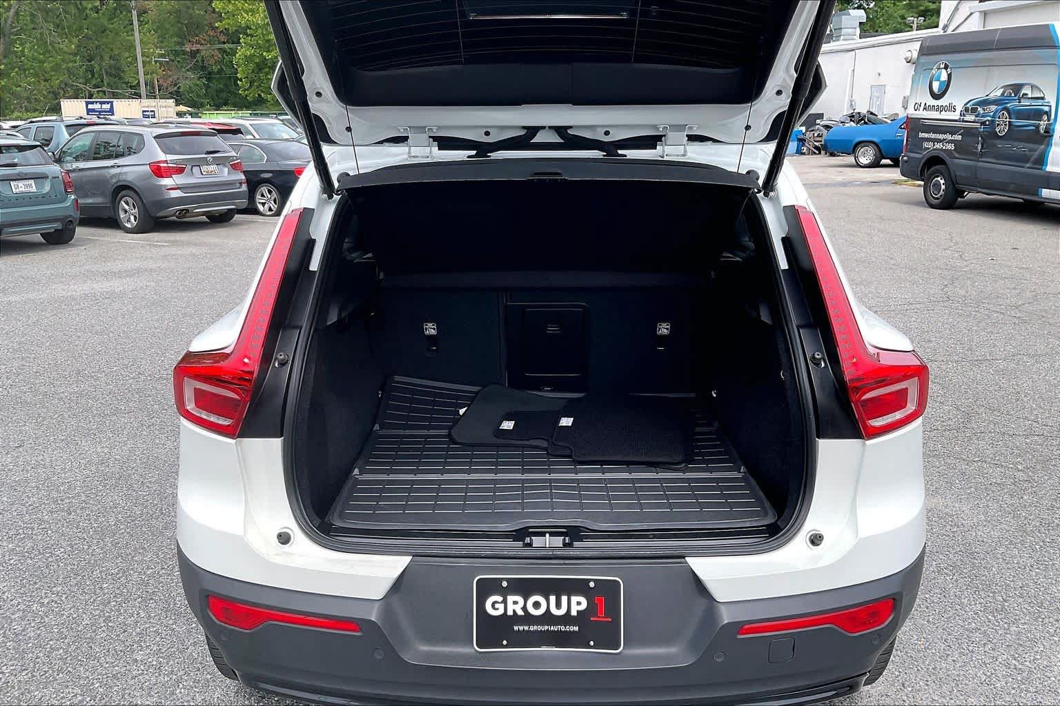 Used 2023 Volvo XC40 B5 Plus AWD/4WD image 36