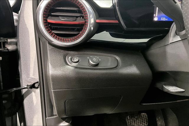 Used 2025 Chevrolet Trax RS w/ Sunroof Package image 39