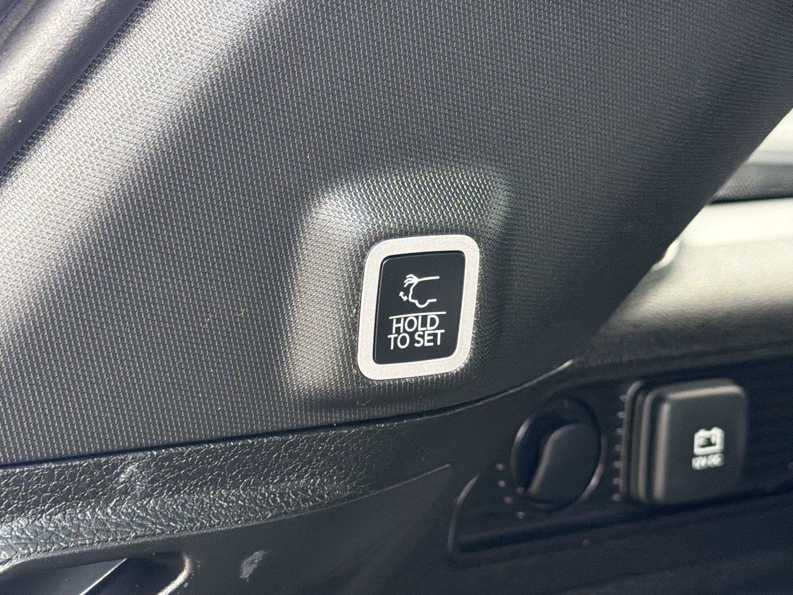 Used 2025 Jeep Grand Cherokee Limited AWD/4WD image 18