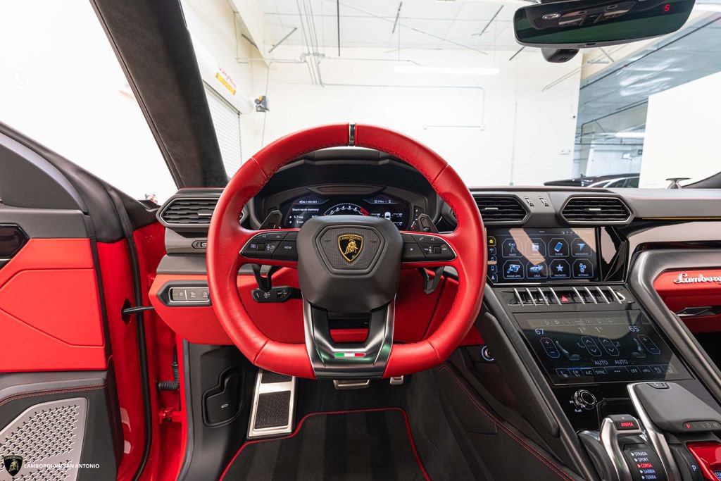 Used 2022 Lamborghini Urus AWD/4WD image 44