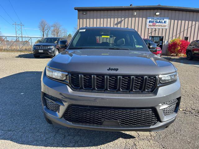 New 2025 Jeep Grand Cherokee 4WD image 3