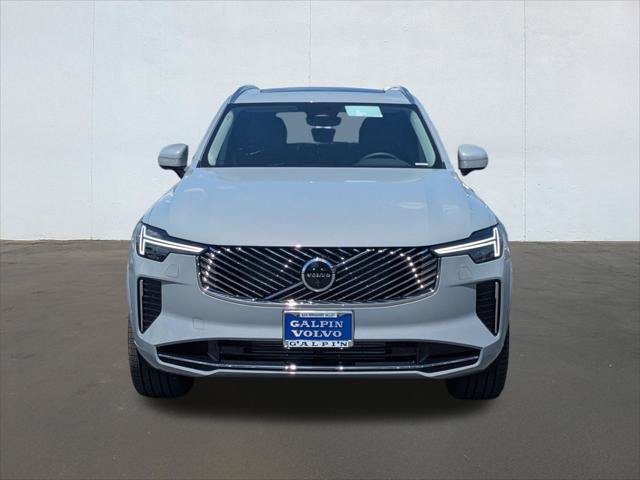 New 2026 Volvo XC90 T8 Plus w/ Protection Package Premier AWD/4WD image 4