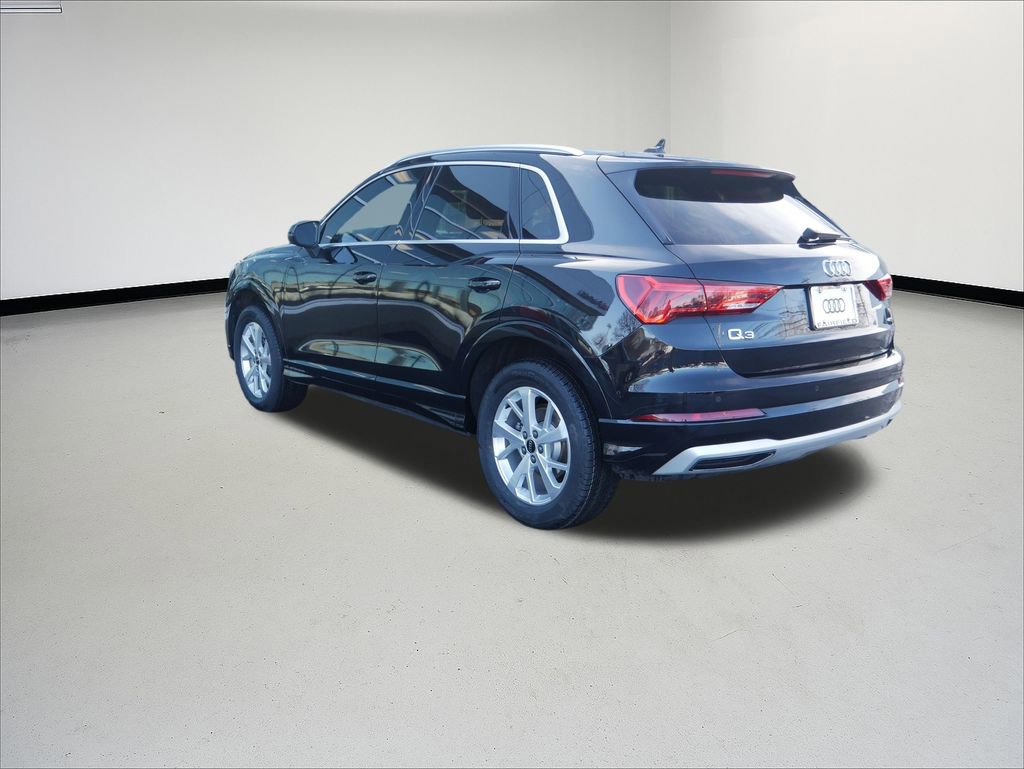 Used 2023 Audi Q3 2.0T Premium w/ Convenience Package image 3