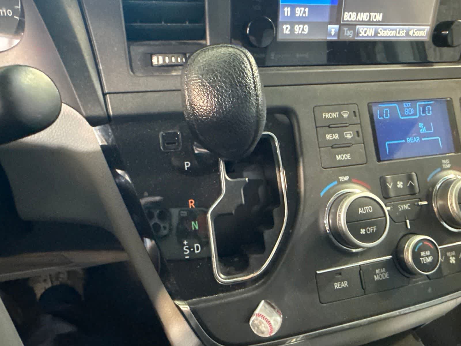 Used 2016 Toyota Sienna LE FWD image 29