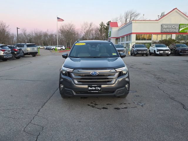 Used 2025 Subaru Forester Premium AWD/4WD image 3