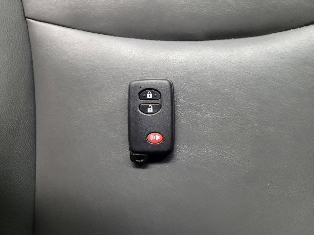 Used 2015 Toyota Prius Five image 32