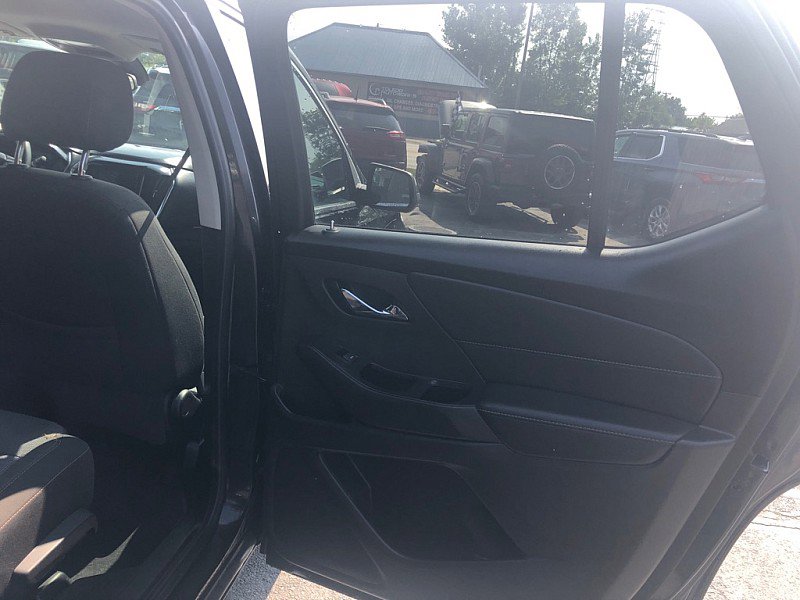 Used 2021 Chevrolet Traverse LS image 15