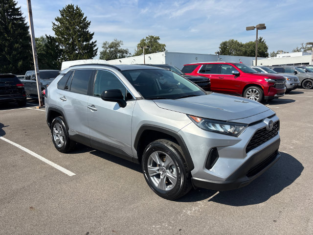 Used 2022 Toyota RAV4 LE AWD/4WD image 5