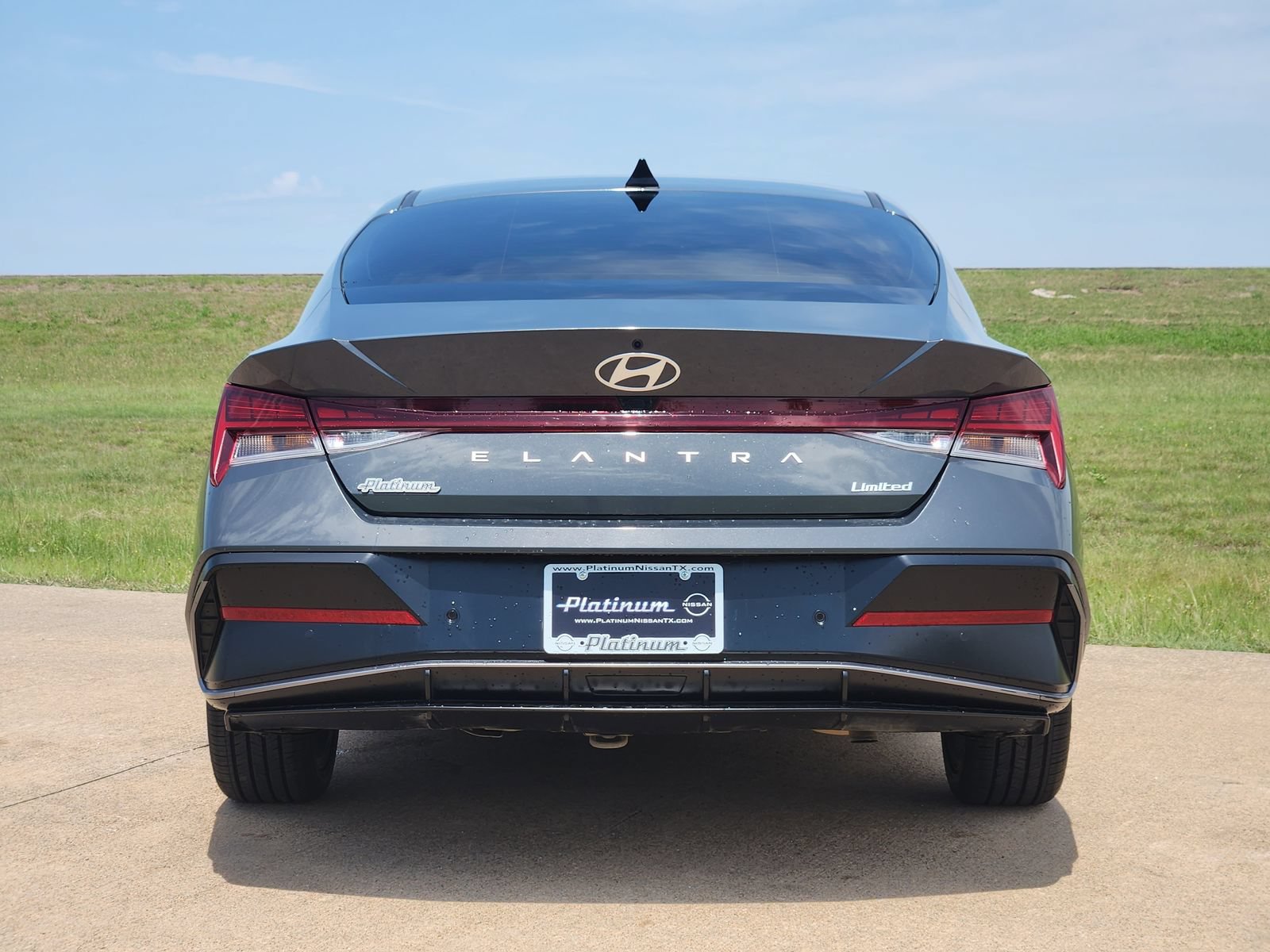 Used 2024 Hyundai Elantra Limited FWD image 8