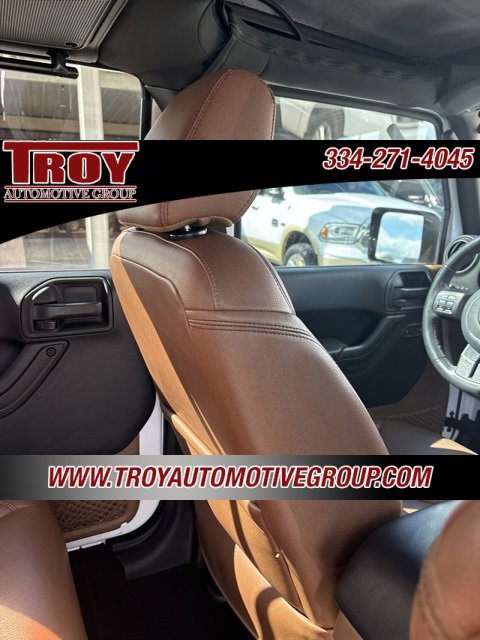 Used 2017 Jeep Wrangler Unlimited Rubicon w/ Connectivity Group image 38