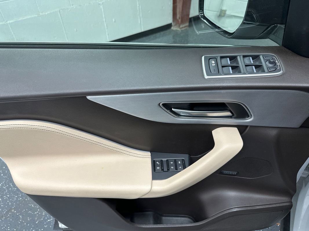 Used 2020 Jaguar F-PACE Prestige image 10
