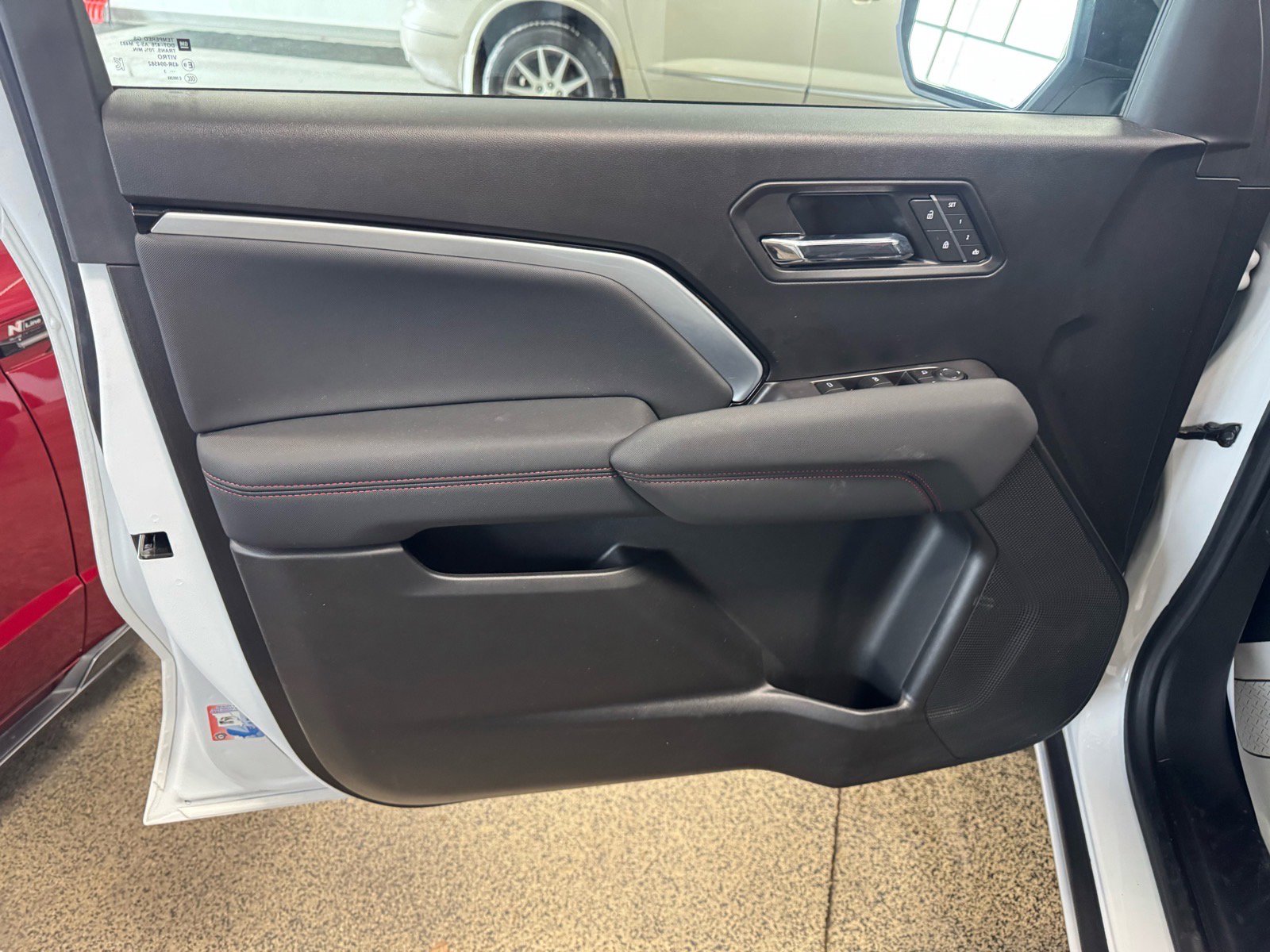 Used 2023 Chevrolet Colorado Z71 w/ Z71 Convenience Package 2 AWD/4WD image 16