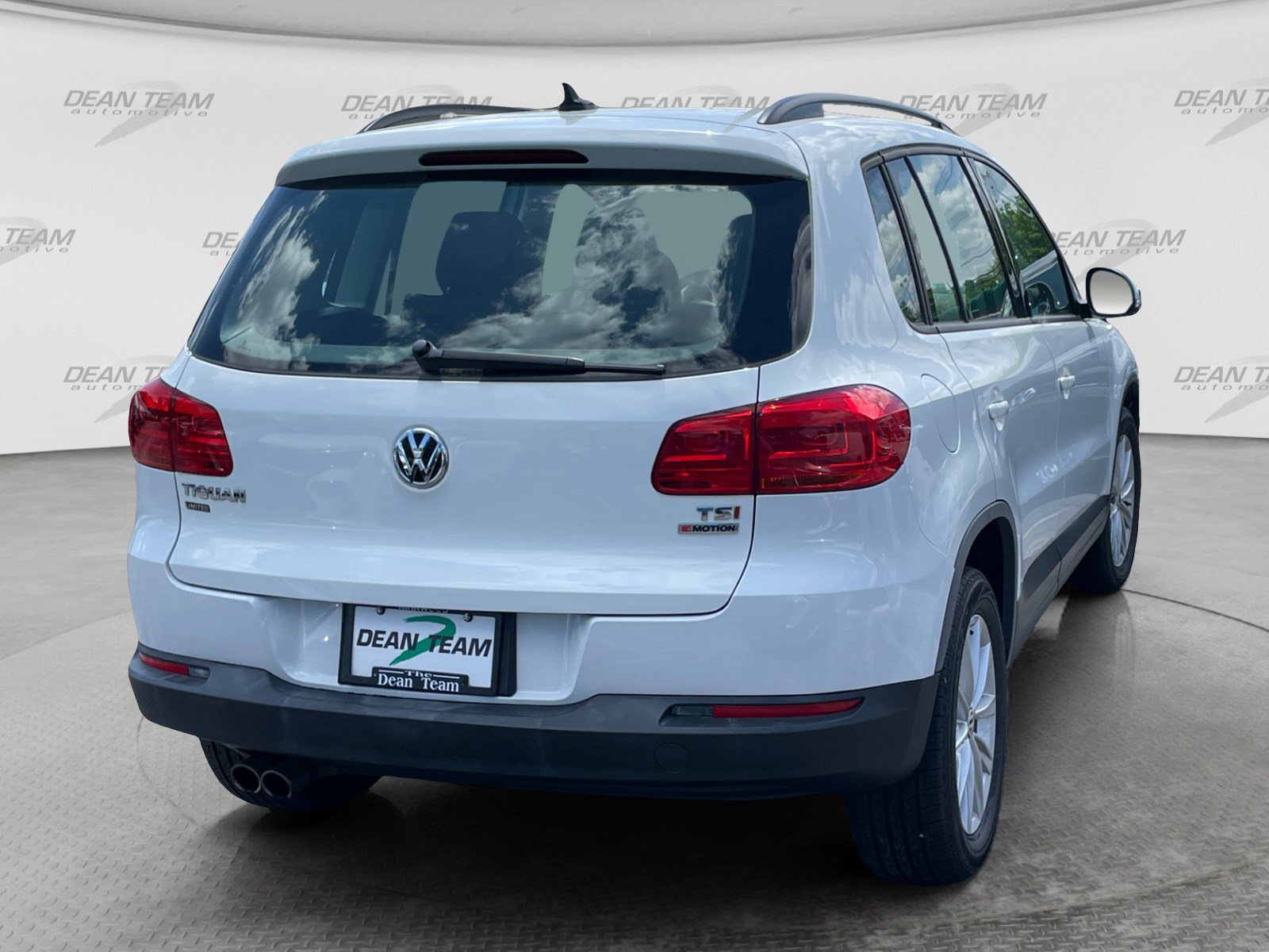 Used 2017 Volkswagen Tiguan Limited w/ Premium Package AWD/4WD image 8