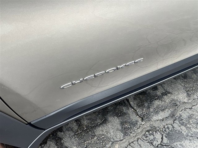 Used 2020 Jeep Cherokee Trailhawk image 30