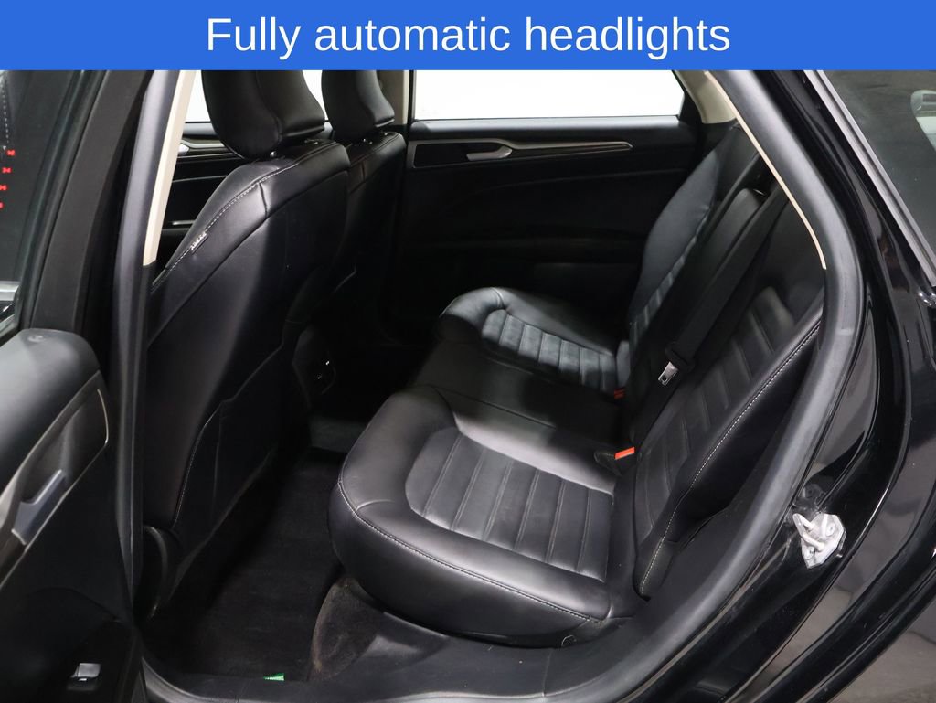 Used 2017 Ford Fusion SE w/ Fusion SE Technology Package image 7