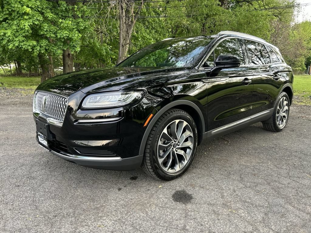 Used 2023 Lincoln Nautilus Reserve AWD/4WD image 4
