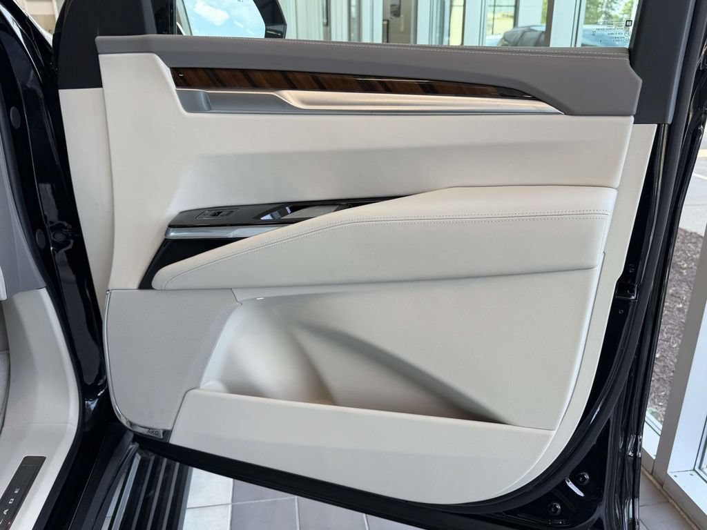New 2026 Cadillac Escalade Platinum Luxury AWD/4WD image 8