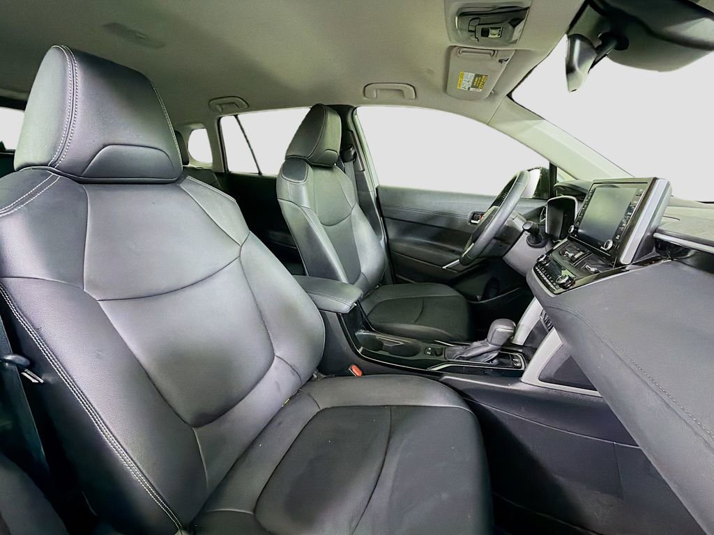 Used 2022 Toyota Corolla Cross XLE image 30
