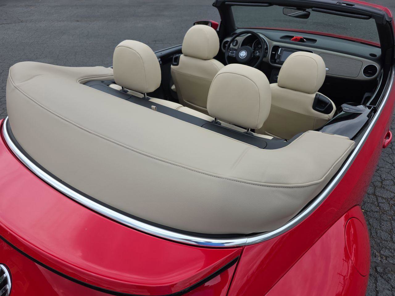 Used 2018 Volkswagen Beetle 2.0T Coast image 32