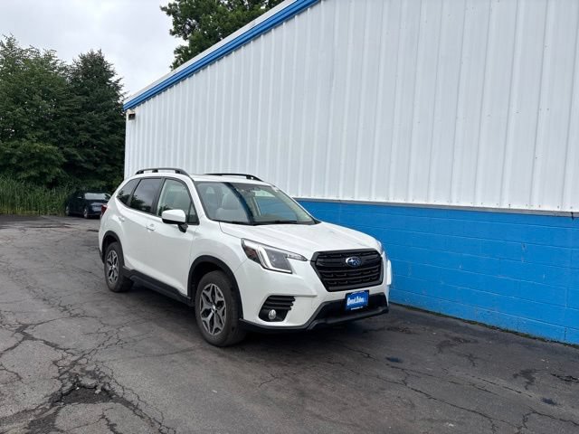 Used 2022 Subaru Forester Premium AWD/4WD image 2