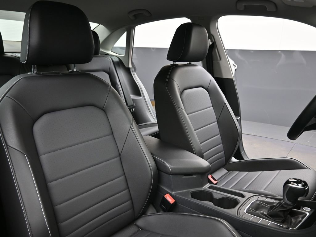 Used 2023 Volkswagen Jetta SE w/ Black Wheel Package image 13