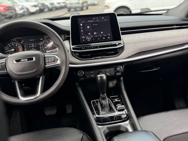 Used 2025 Jeep Compass Latitude AWD/4WD image 21