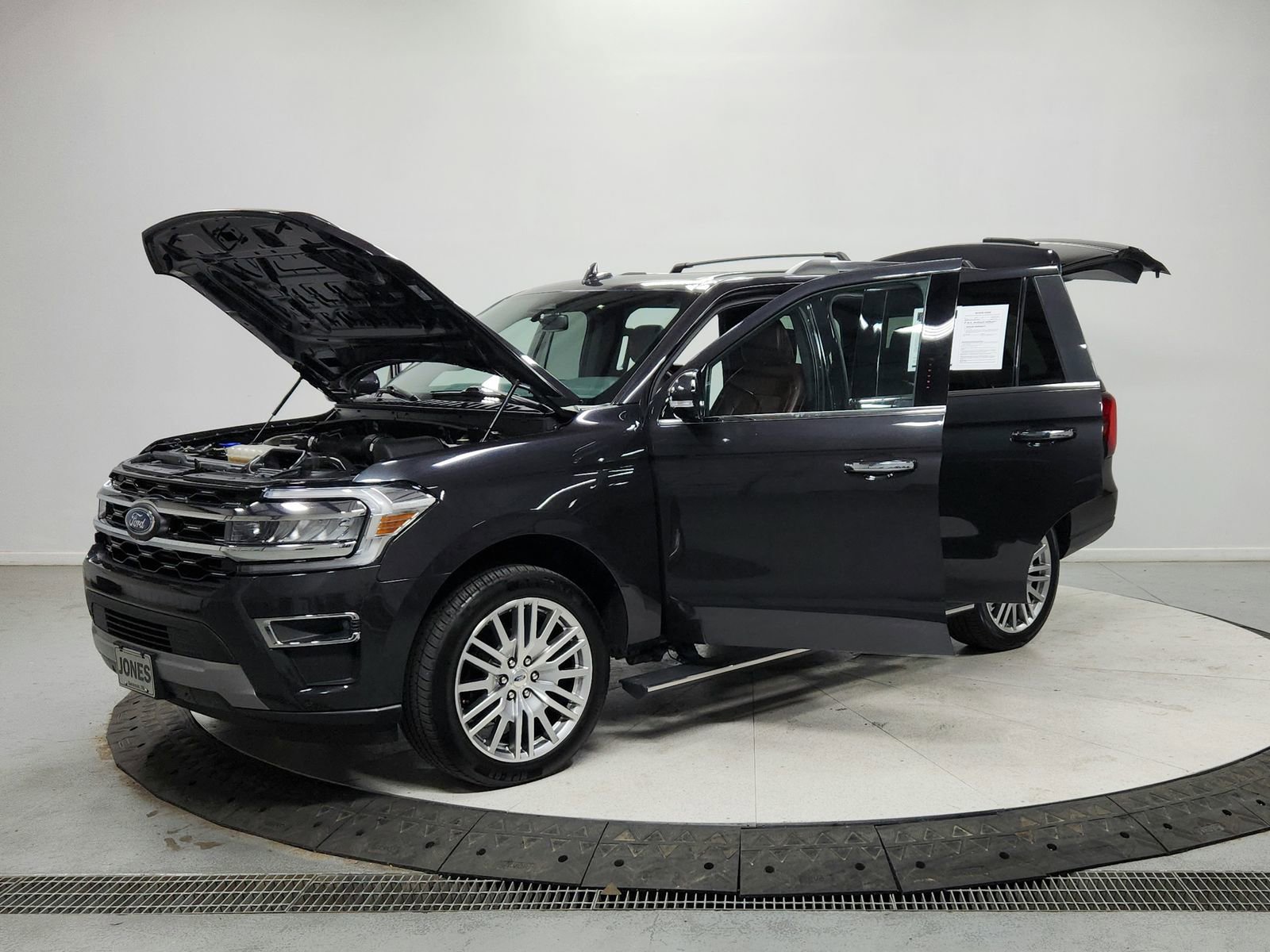 Used 2024 Ford Expedition Limited image 11