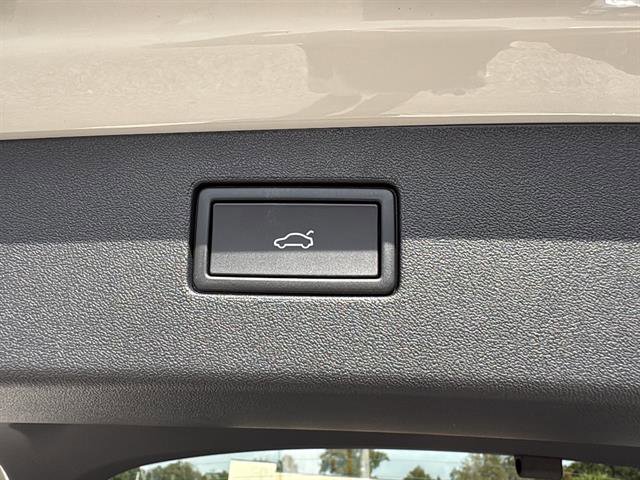 New 2026 Volkswagen Tiguan SE R-Line image 12