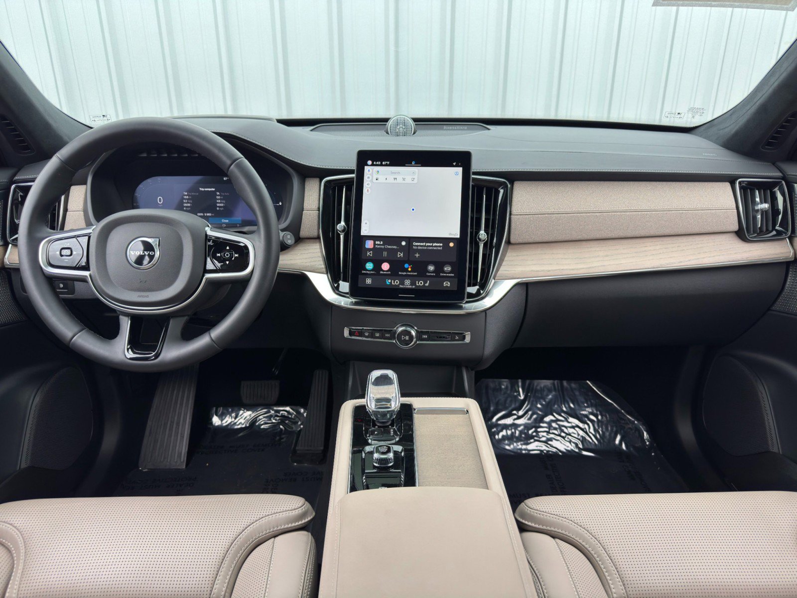 Used 2025 Volvo XC90 T8 Ultra image 13