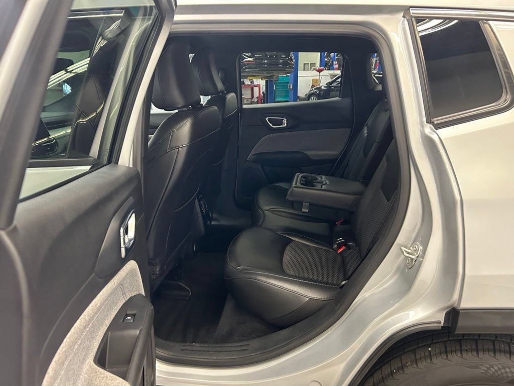 Used 2024 Jeep Compass Latitude AWD/4WD image 19