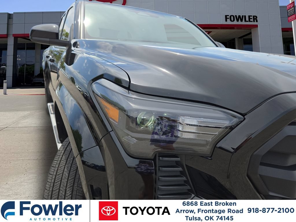 Certified 2025 Toyota Tacoma SR5 AWD/4WD image 33
