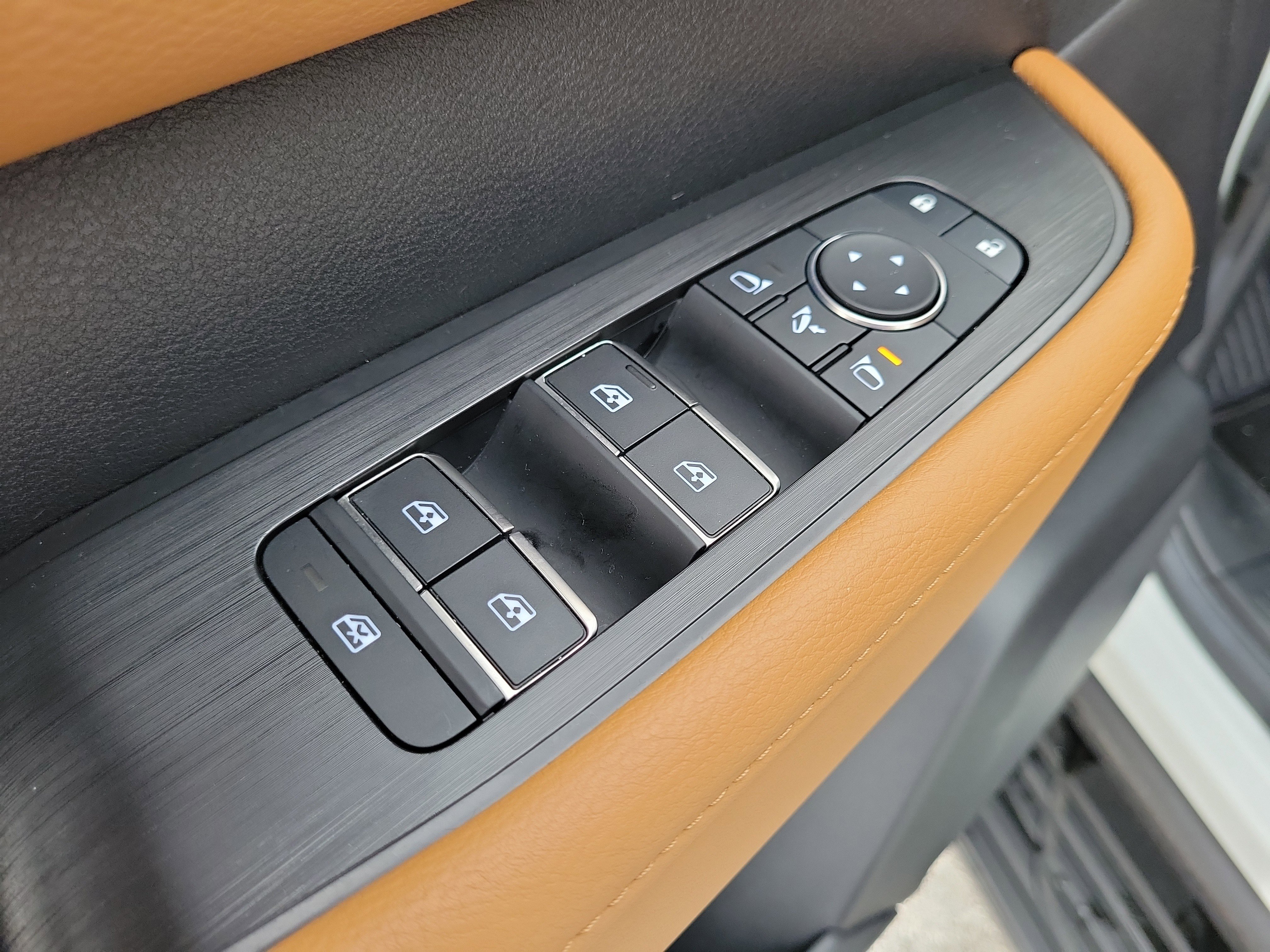 Certified 2025 Nissan Armada SL w/ Captain's Chari Seat Package RWD image 11