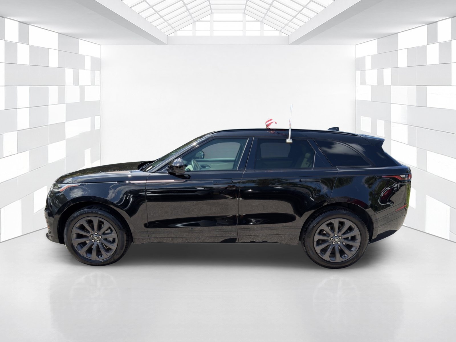 Used 2022 Land Rover Range Rover Velar R-Dynamic S AWD/4WD image 4