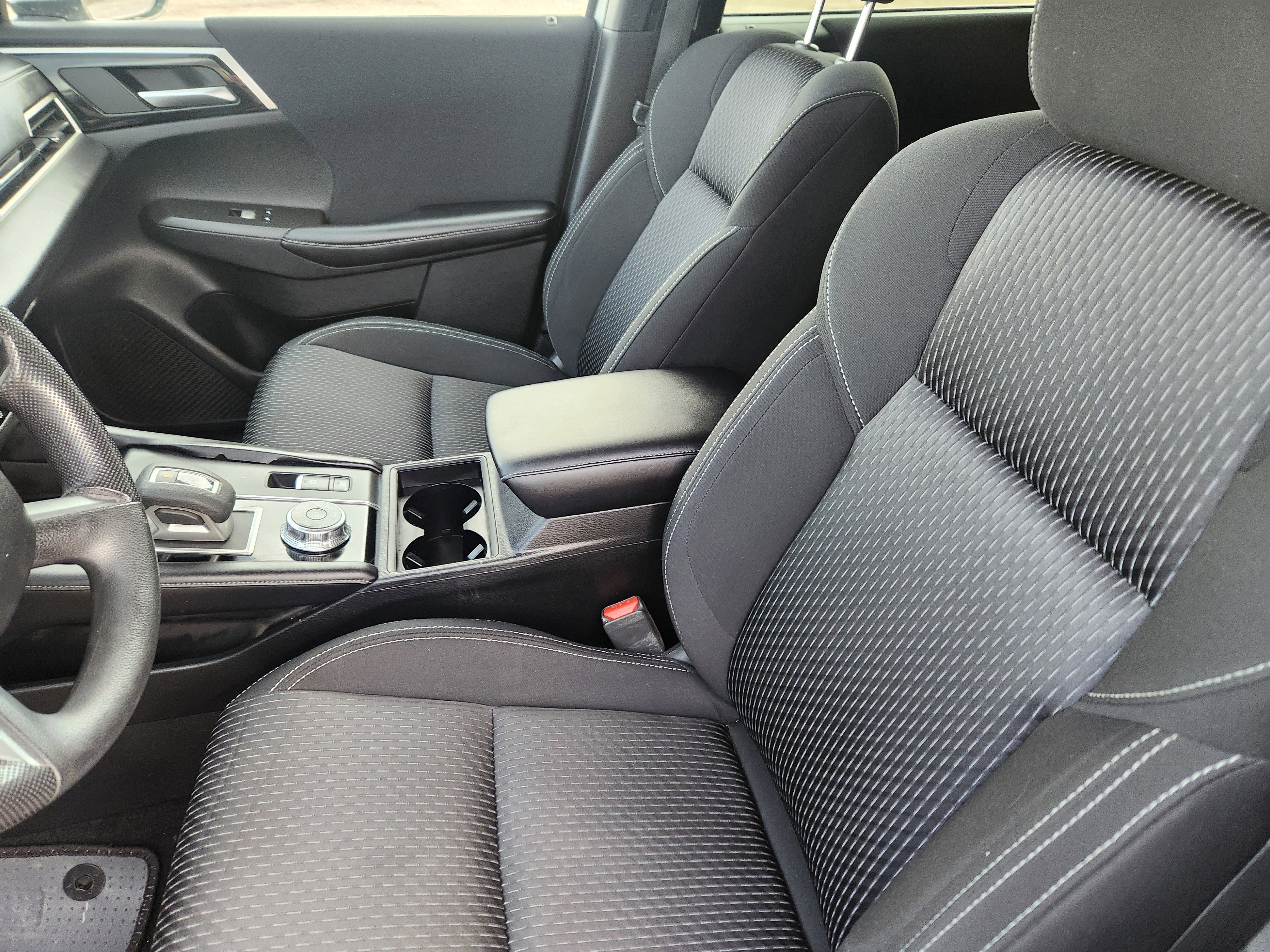 Used 2022 Mitsubishi Outlander ES image 9