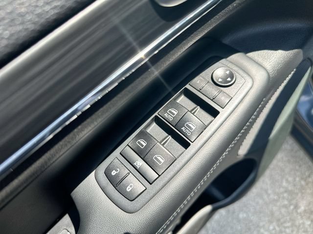 Used 2020 Jeep Grand Cherokee Limited w/ Premium Lighting Group AWD/4WD image 26