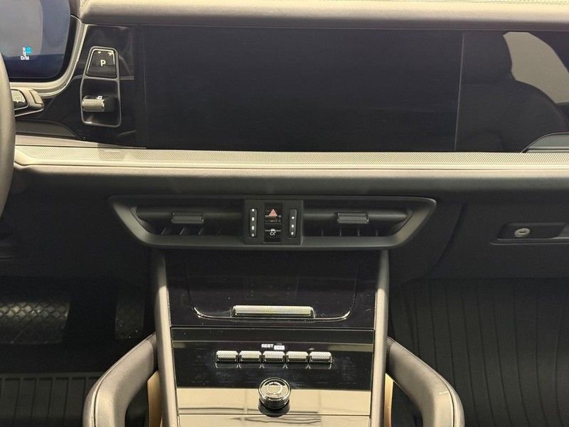 Certified 2025 Porsche Cayenne image 14