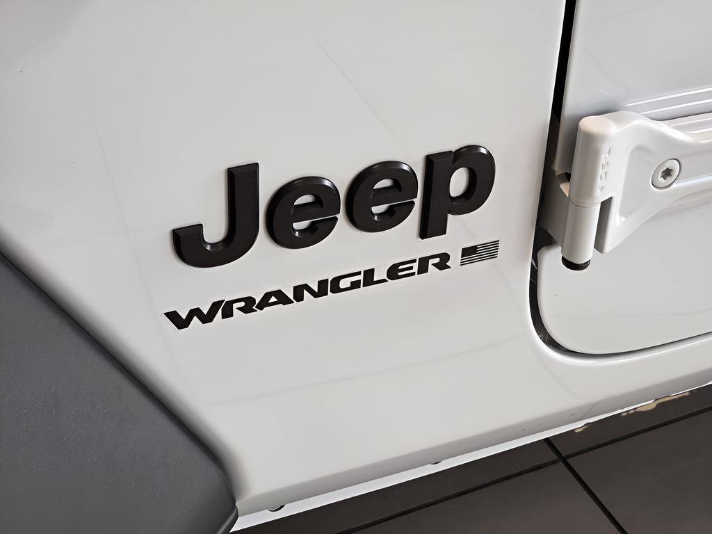 Used 2025 Jeep Wrangler Sport AWD/4WD image 11