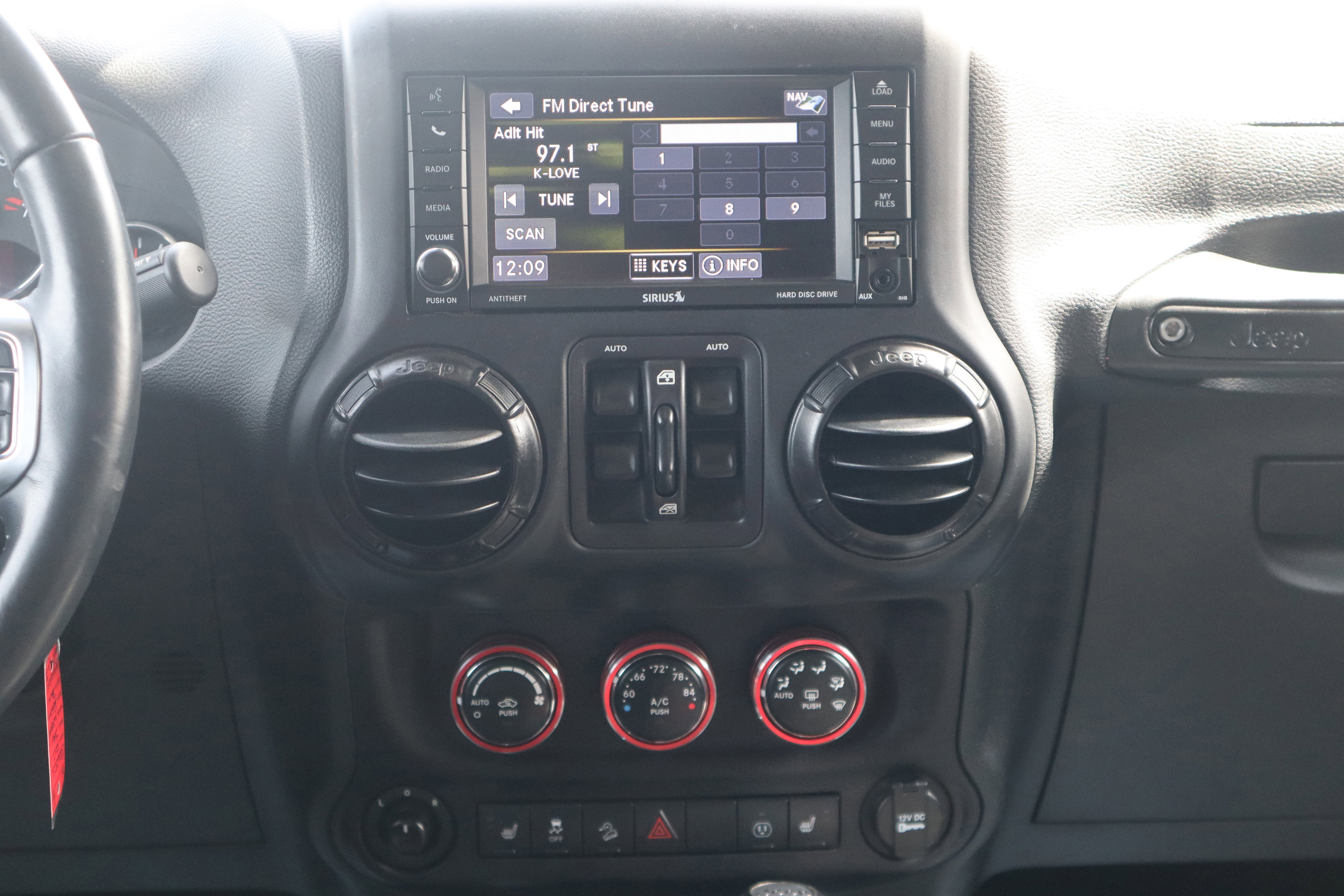 Used 2017 Jeep Wrangler Unlimited Rubicon image 13