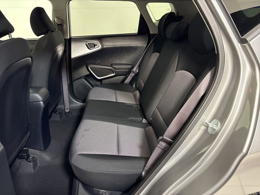 Used 2023 Kia Soul LX image 18